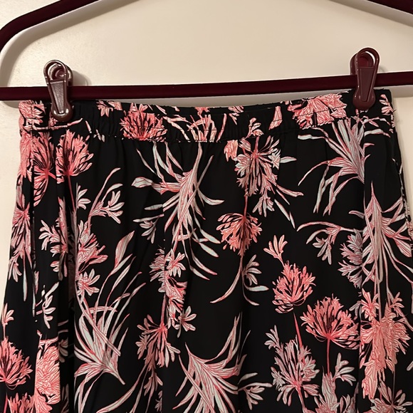 Black Floral Print Hi-Lo Skirt - Picture 6 of 10